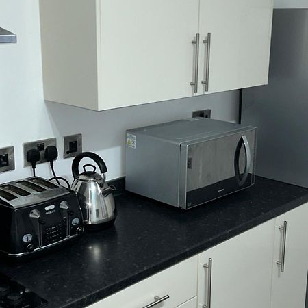 Lovely 1 Bed Apartment In Salford Манчестер Екстер'єр фото